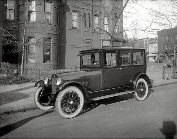 Photo showing: The New Nash -- Nash sedan, 1921. Parked somewhere in Washington, D.C.