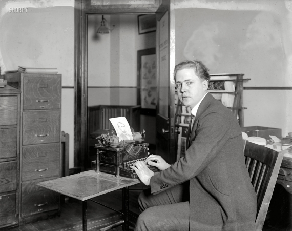 Photo showing: Typewriter Geek -- Feb. 7, 1922. Hobart Reese. Whose talent seems to have been an ability to type Abraham Lincoln the long way.