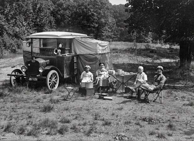 Photo showing: Auto Tourists -- Washington, D.C., or vicinity circa 1920. Family in auto tourist camp.