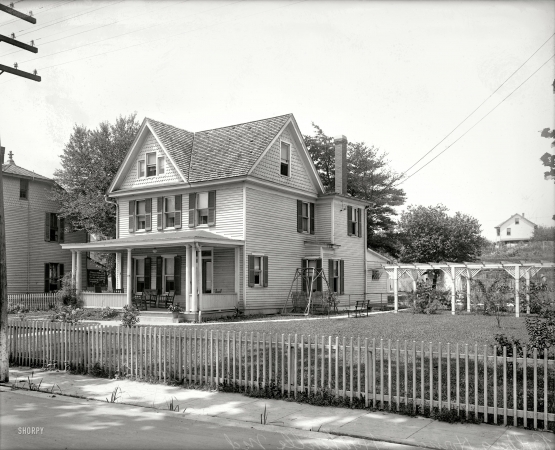 Photo showing: Hyattsville House -- Prince George's County, Maryland, circa 1921. Balberg house, Hyattsville.
