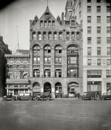Photo showing: Newspaper Row, Washington -- Washington, D.C., circa 1921. Washington Post building, 1339 E Street.