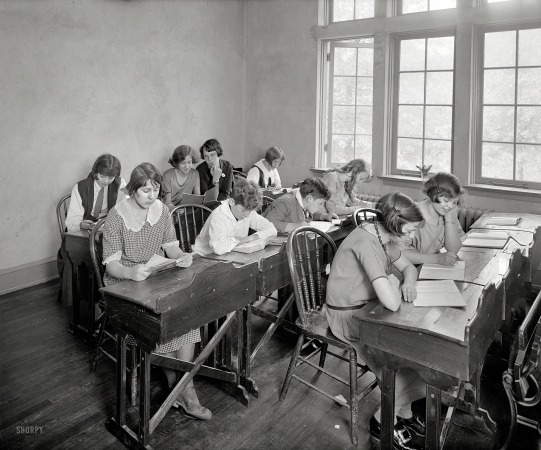 Photo showing: Les Jeunes Etudiants -- Washington, D.C., circa 1924. Maret French School.