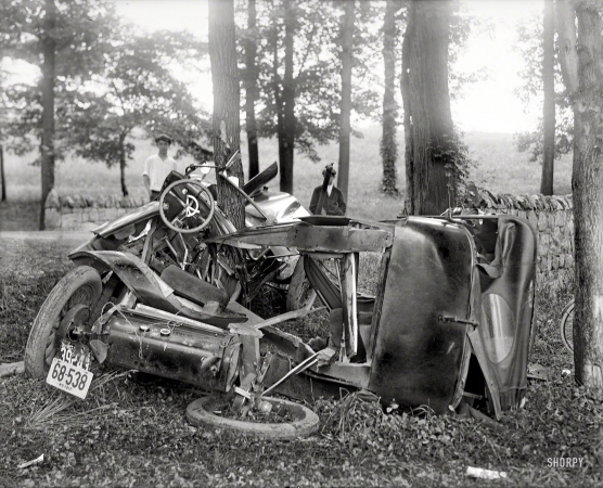 Photo showing: Crumple Zone -- Washington, D.C., or vicinity. Auto wreck, 1917.