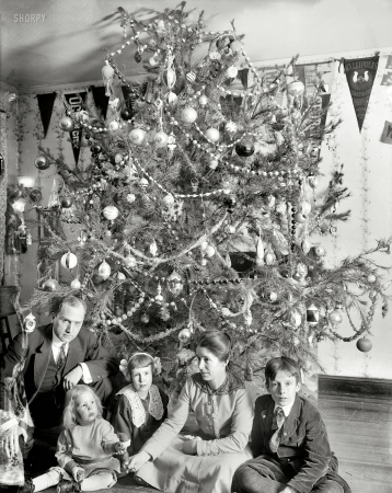 Photo showing: Merry Dickey Christmas -- Dickey Christmas tree. From around 1912, holiday greetings from the family of Washington, D.C., lawyer Raymond Dickey.