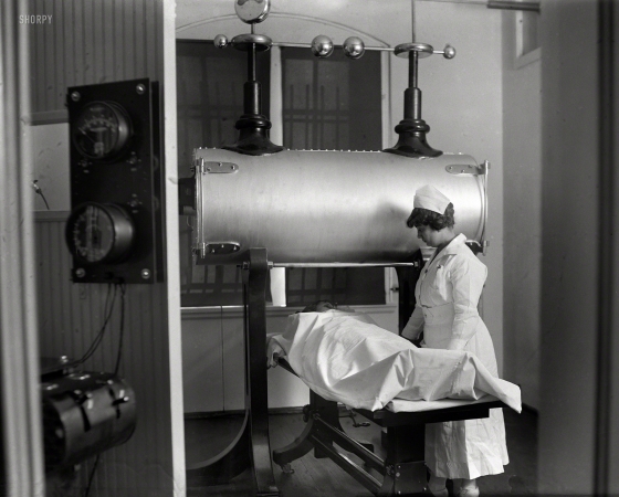 Photo showing: X-Ray Machine -- Washington, D.C., 1922. X-ray at Garfield Hospital.