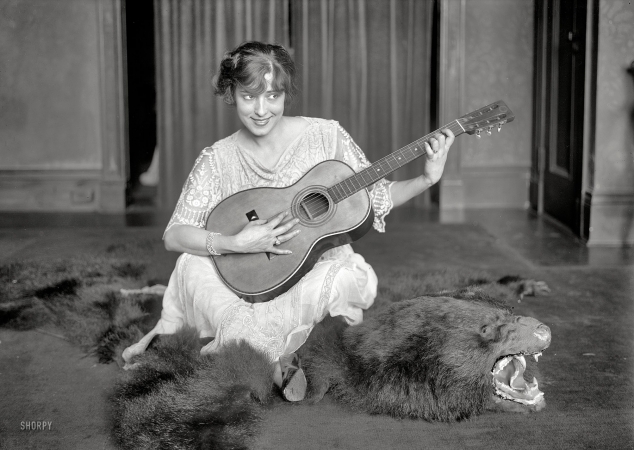 Photo showing: Bear With Me -- New York, May 16, 1921. Metropolitan Opera soprano Yvonne d'Arle.