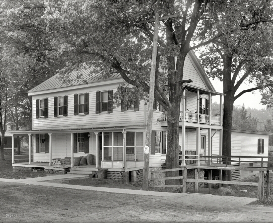 Photo showing: Freeman House Store -- Circa 1926. Freeman House Store -- Vienna, Va. A historic structure that figured in the Civil War.