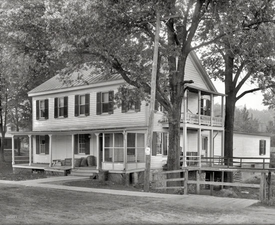 Photo showing: Freeman House Store -- Circa 1926. Freeman House Store -- Vienna, Va. A historic structure that figured in the Civil War.