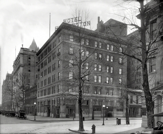 Photo showing: Hotel Harrington -- Washington, D.C., circa 1917. Hotel Harrington, 11th and E Sts. N.W.
