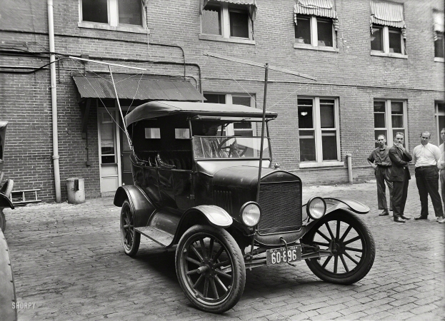 Photo showing: T-Tunes -- 1924. Washington, D.C. Model T Ford equipped with radio (made for Potomac Electric Power Co.)