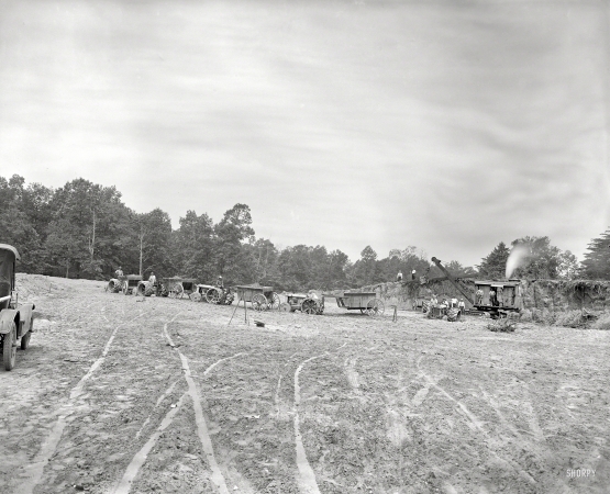 Photo showing: Antique Excavation -- Washington, D.C., or vicinity circa 1917. Gash, Stull Co. (Bright-Shepherd job).