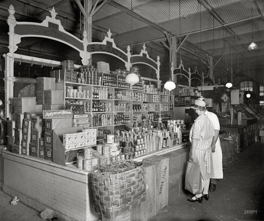 Photo showing: Home Brew -- Washington, D.C., circa 1926. S.A. Gatti stand, Center Market.