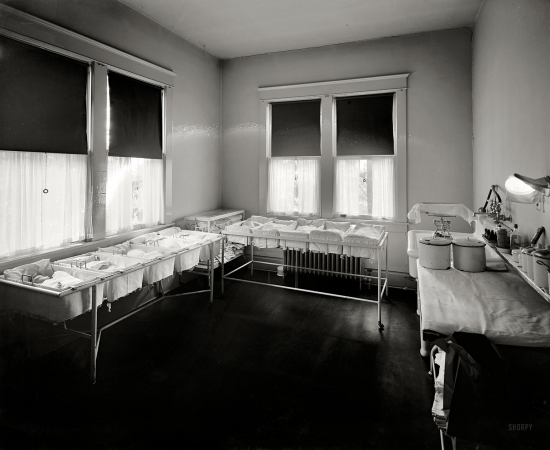 Photo showing: Sanitarium Nursery -- Takoma Park, Maryland, circa 1928. Washington Sanitarium nursery.