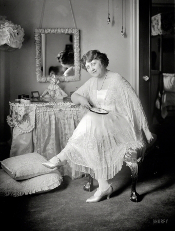 Photo showing: Come Hither -- New York circa 1922. The Metropolitan Opera lyric soprano Marie Tiffany.