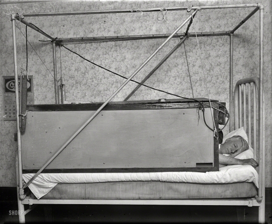 Photo showing: The Electric Bed -- Nov. 28, 1927. Washington man sleeps in a blanketless bed. Milton Fairchild and his electrical bed.