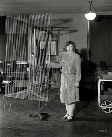 Photo showing: The Electric Birdcage -- 1928. Washington, D.C. Texanna Loomis of the Loomis Radio School and large apparatus.
