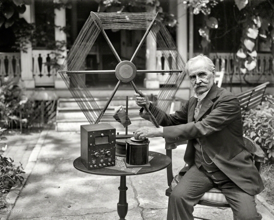 Photo showing: Radio Alfresco -- Radio apparatus with unidentified man circa 1930.