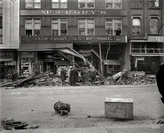 Photo showing: Dime-Store Disaster -- Washington, D.C. Aftermath of the McCrory disaster of Nov. 21, 1929. Details <a href-http://www.shorpy.com/node/15005><u>here</u></a>.