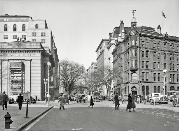 Photo showing: Traffic Control -- Washington, D.C., circa 1931. Fifteenth Street at Pennsylvania Avenue. Note the traffic lights,
as well as the traffic-cop gazebo (NO LEFT TURN) and streetcar switch tower on the left. 