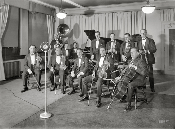 Photo showing: Nathaniel Shilkret -- The composer, conductor and Victor recording executive, with baton at center, with the Victor Salon Orchestra, 1926.