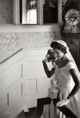 Photo showing: September Bride -- Sept. 12, 1953. Newport, Rhode Island. Kennedy wedding -- Jacqueline Kennedy throwing the bouquet.