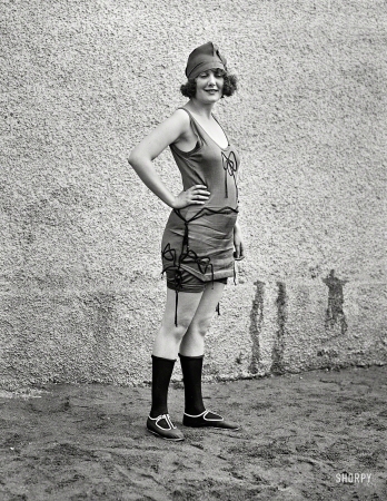 Photo showing: Made It Myself -- June 17, 1922. Washington Advertising Club bathing costume contest
at Tidal Basin. The the winning entry of Miss Anna Niebel, former Follies girl.