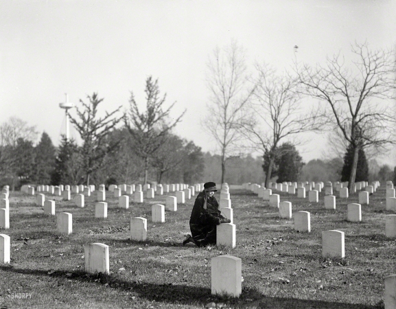 Photo showing: Arlington: 1922 -- Arlington National Cemetery, 1922. With the USS Maine Memorial rising at left.
