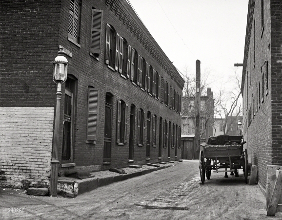 Photo showing: DeSales Alley -- DeSales Alley in Washington, D.C., circa 1920.