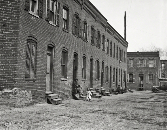 Photo showing: Capital Steps -- City rowhouses, 1923. Another glimpse of back-alley Washington, D.C.