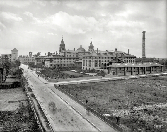 Photo showing: The Ponce de Leon -- Circa 1890s. The Ponce de Leon, rear view. Henry Flagler's grand hotel.