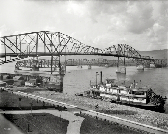 Photo showing: Lafayette Lamb -- 1898. Winona, Minnesota. Bridges over the Mississippi. Sternwheeler Lafayette Lamb.