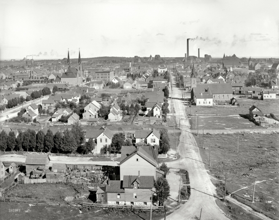 Photo showing: Copper Country -- Calumet, Michigan, circa 1905.