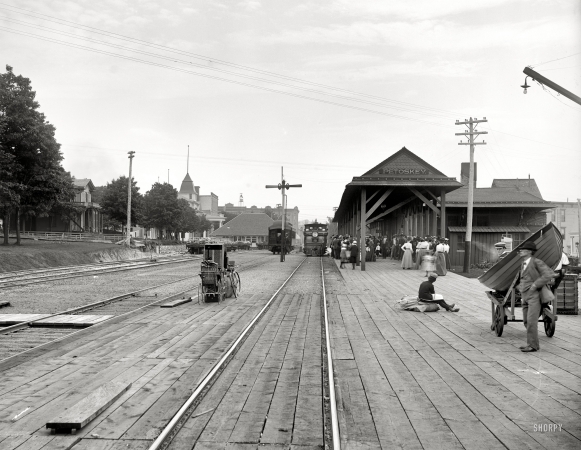 Photo showing: Petoskey Depot -- Petoskey, Michigan, circa 1901. Grand Rapids & Indiana R.R. station.