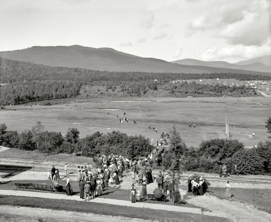 Photo showing: Golfing in New Hampshire -- Bretton Woods, circa 1901. Golf at Mount Pleasant House, White Mountains.