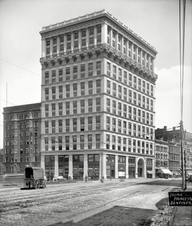 Photo showing: Williamson Building -- Cleveland, Ohio, circa 1900. Williamson Building, Euclid Avenue.