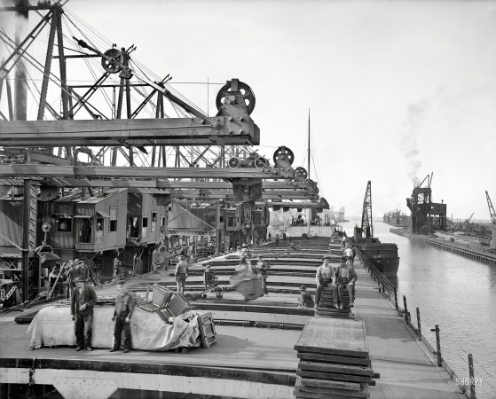 Photo showing: Ore  Hoists -- Lake Erie circa 1900. Unloading ore at Conneaut, Ohio. Brown conveying hoists.