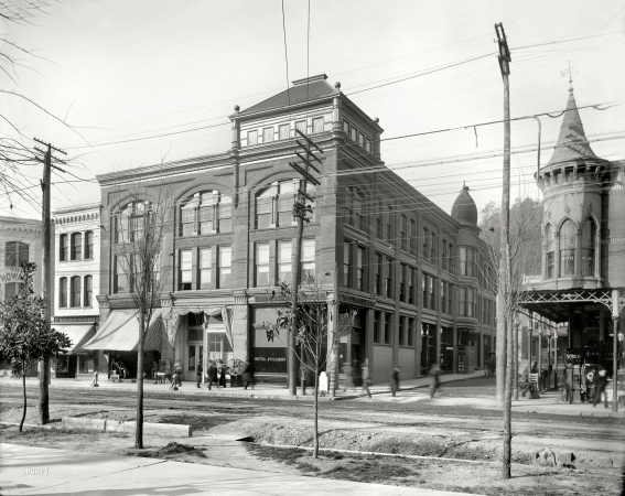 Photo showing: Hotel Pullman -- Hot Springs, Arkansas, circa 1900. The Hotel Pullman.
