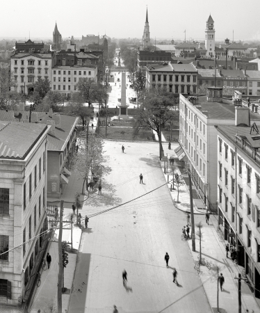 Photo showing: Savannah -- Bull Street, Savannah, Georgia, circa 1901.