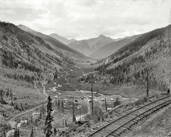 Photo showing: Chattanooga, Colorado -- Colorado circa 1900. Mining camp at Chattanooga on Mineral Creek.