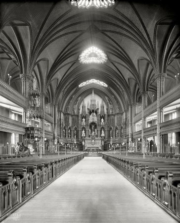 Photo showing: Notre Dame de Montreal -- Montreal, Quebec, circa 1900. Main altar, Church of Notre Dame.