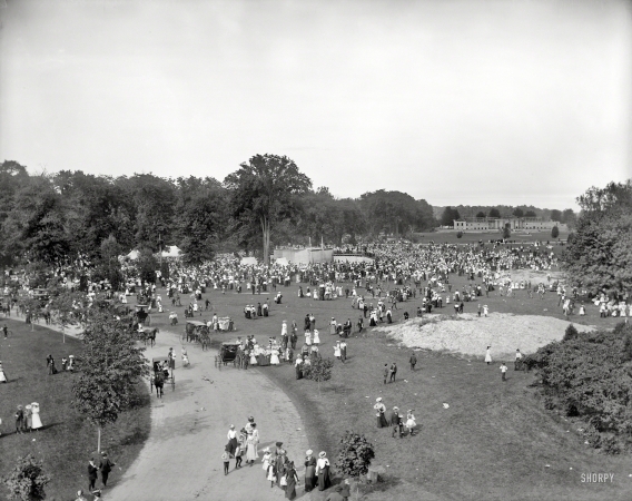 Photo showing: Childrens Day: 1902 -- June 4, 1902. Children's Day on Belle Isle, Detroit.