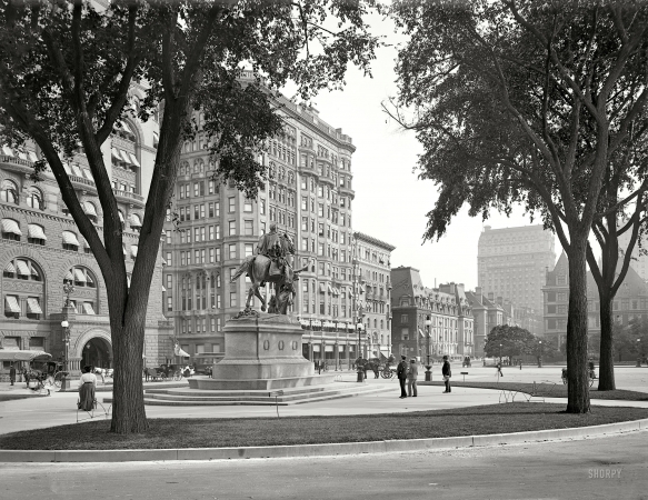 Photo showing: New York Hotels -- Circa 1904; Gen. Sherman statue at Fifth Avenue and 59th Street. Hotels Netherland, Savoy and St. Regis.