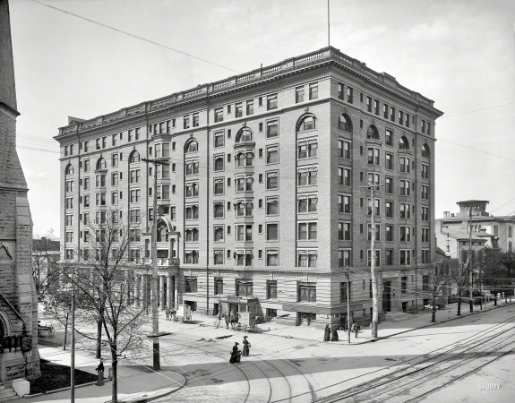 Photo showing: The Other Algonquin -- Dayton, Ohio, circa 1904. Algonquin Hotel, Ludlow and Third. Now the Dayton Grand.