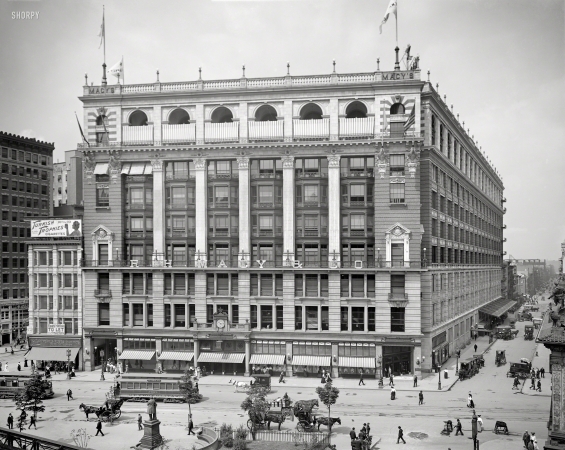 Photo showing: Macys New York -- R.H. Macy & Co. The famous department store in 1905.