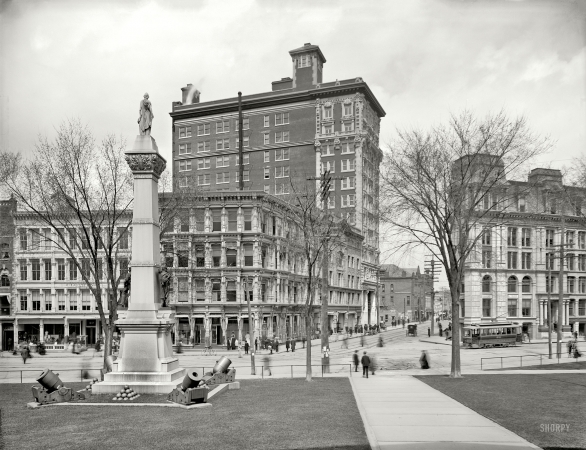 Photo showing: Binghamton, New York -- Circa 1905. Court and Chenango streets.