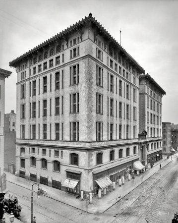 Photo showing: Mills House No. 1 -- New York circa 1905. Mills House No. 1, Thompson and Bleecker Streets.