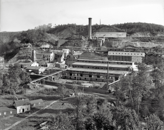 Photo showing: A Modern Smelter -- Hancock, Michigan, circa 1905.