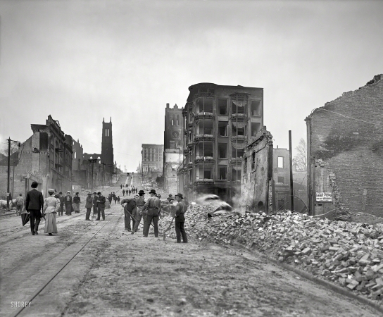Photo showing: California Street -- Clearing away the debris, California Street, San Francisco.
Aftermath of the earthquake and fire of April 16, 1906.
