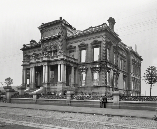 Photo showing: Burnout -- The Flood Mansion, Nob Hill. After the San Francisco earthquake and fire of April 18, 1906.