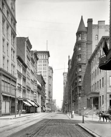 Photo showing: Down Fourth -- Cincinnati, Ohio, circa 1910. Fourth Street east from Race Street.